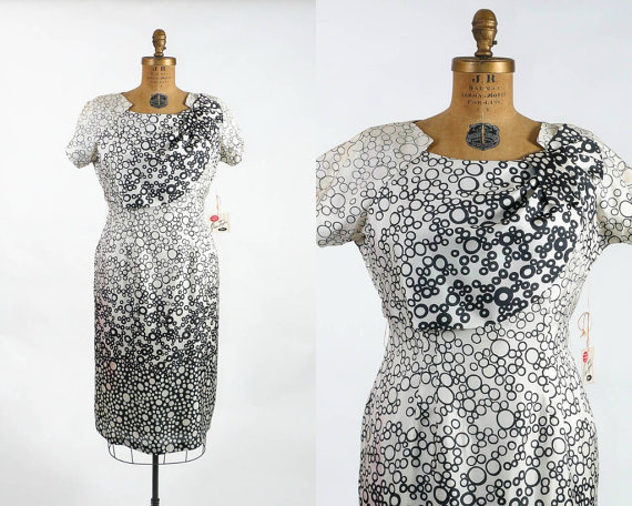 The use of the fabric print on this 1950's dress is pretty fascinating - excellent neckline, as well
