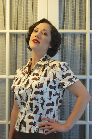 Jitterbuggin has Irene's number - this blouse style is so close.  The cat print is great, but you could probably convince Kim to make you a white one to complete your Groovie Movie look. :)