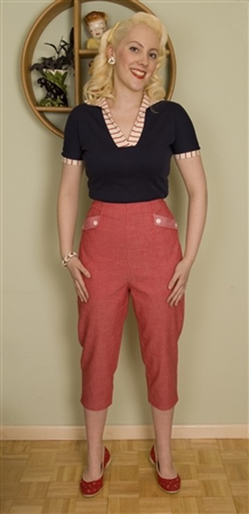 These red denim capri pants are super sassy!