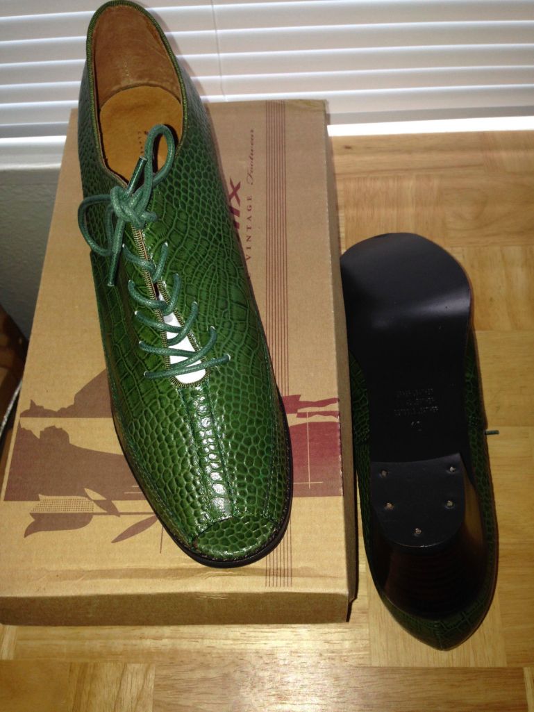 Strider in green, size 10