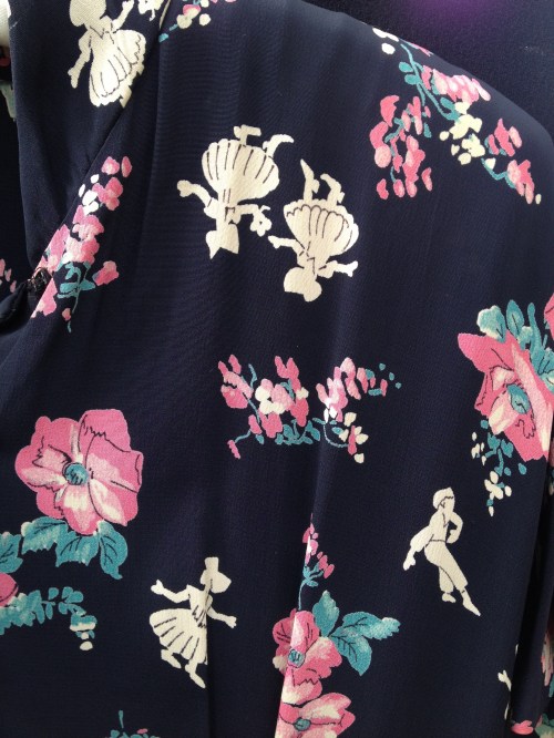 I love a novelty print!  This rayon beauty is still available in the Machine Dance Vintage Etsy shop!